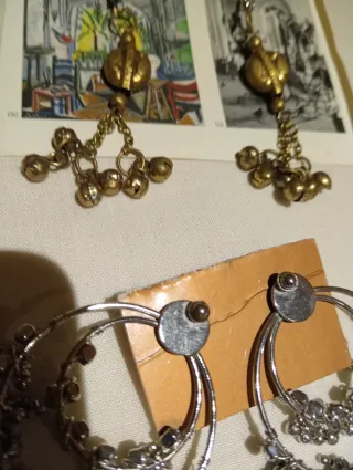 Bisutería antigua: pendientes, collares...