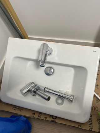 Lavabo Gala nuevo con grifo y sifón