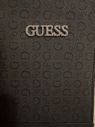Bolso Guess Negro con Cadena Plateada