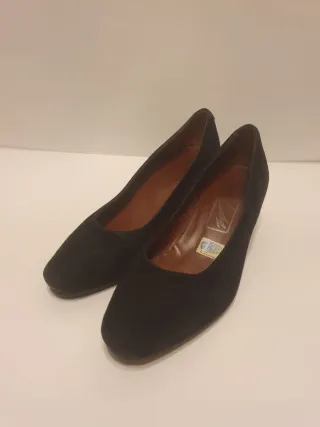 Zapatos de ante negros tacón en cuña
