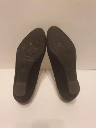 Zapatos de ante negros tacón en cuña