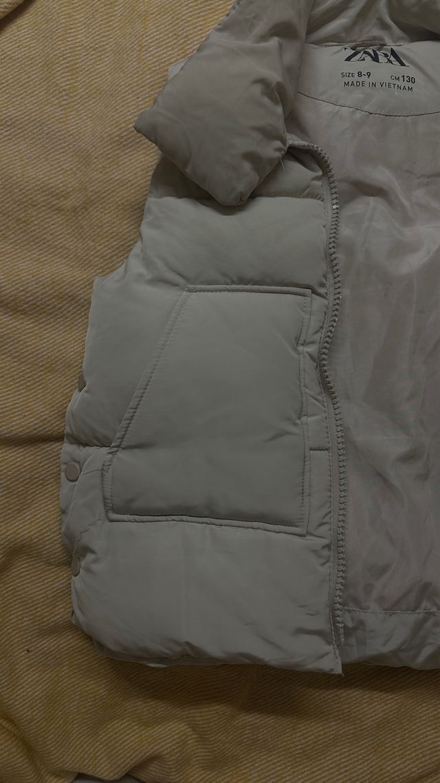 Chaleco Zara gris 8-9 años (130 cm)