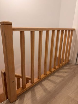Escalera de madera de roble