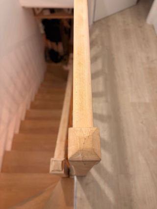 Escalera de madera de roble