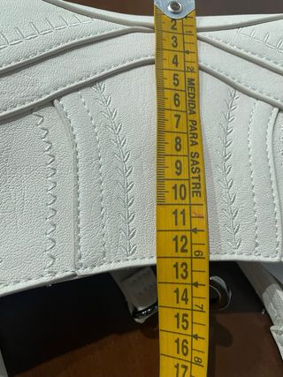 Bolso Desigual crudo con tachuelas