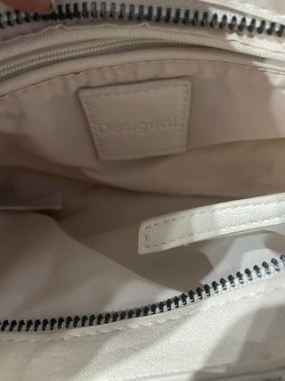 Bolso Desigual crudo con tachuelas