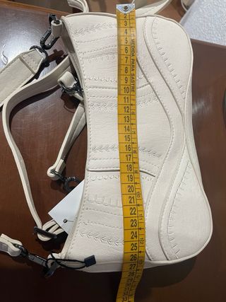 Bolso Desigual crudo con tachuelas