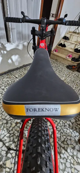 Vendo Bicicleta roja FOREKNOW , mas infoo al whats
