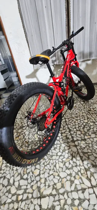 Vendo Bicicleta roja FOREKNOW , mas infoo al whats