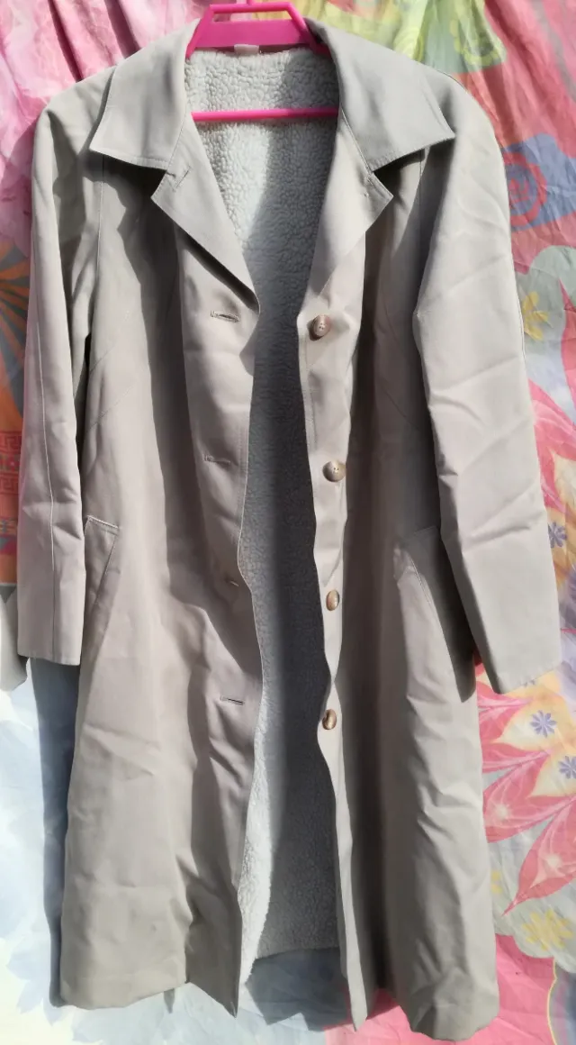 ABRIGO GABARDINA BEIGE CLARO CON BORREGUITO BLANCO