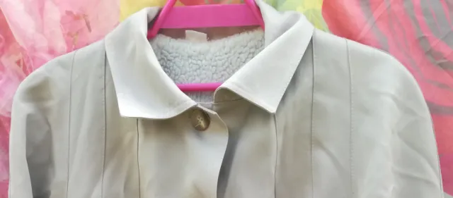 ABRIGO GABARDINA BEIGE CLARO CON BORREGUITO BLANCO