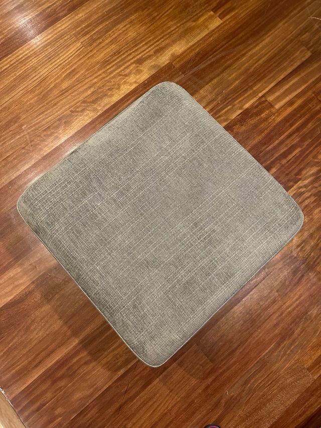 Puff tapizado tela y madera