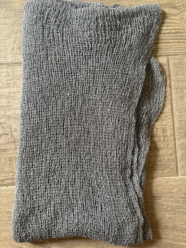 Atrezo fotografía bebé tejido gris