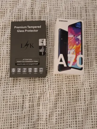 3 Protezioni Schermo + Custodia Samsung Galaxy A70