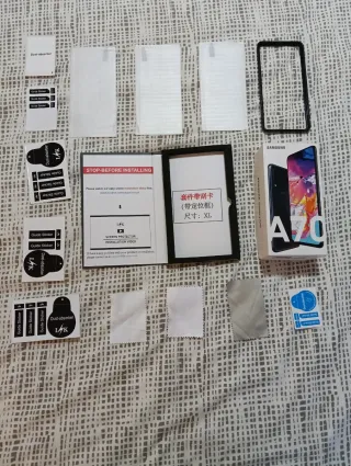 3 Protezioni Schermo + Custodia Samsung Galaxy A70