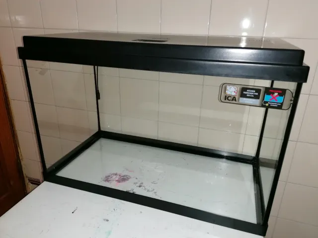 Pecera 78L con luz LED y marcos negros