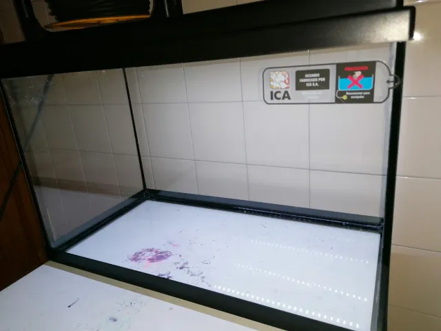 Pecera 78L con luz LED y marcos negros