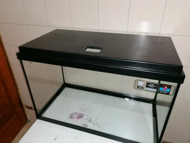 Pecera 78L con luz LED y marcos negros