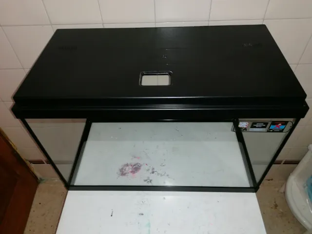 Pecera 78L con luz LED y marcos negros