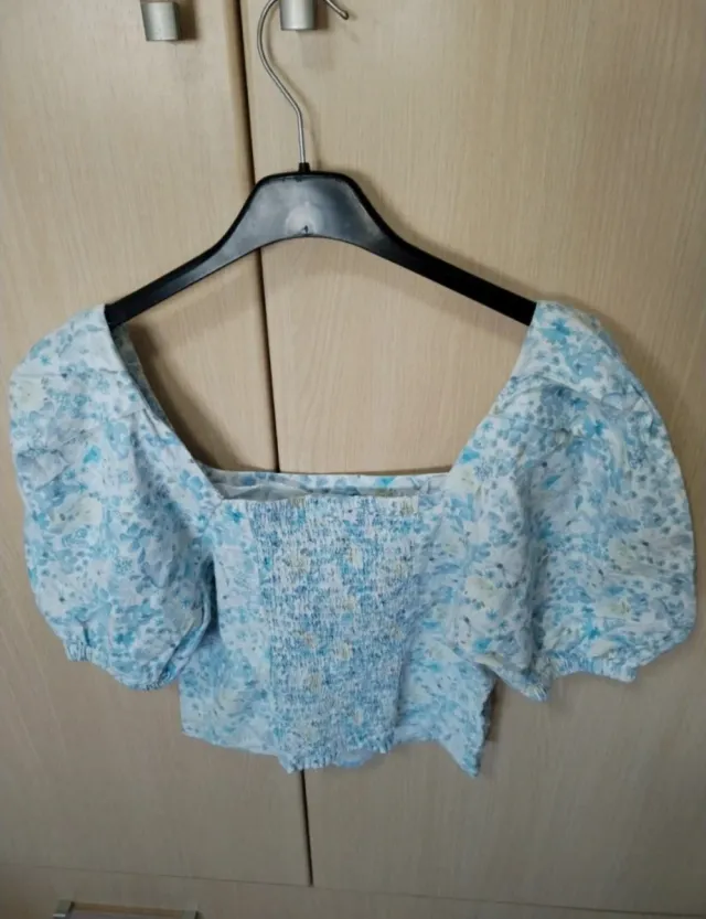 Top floral escote cuadrado manga abullonada