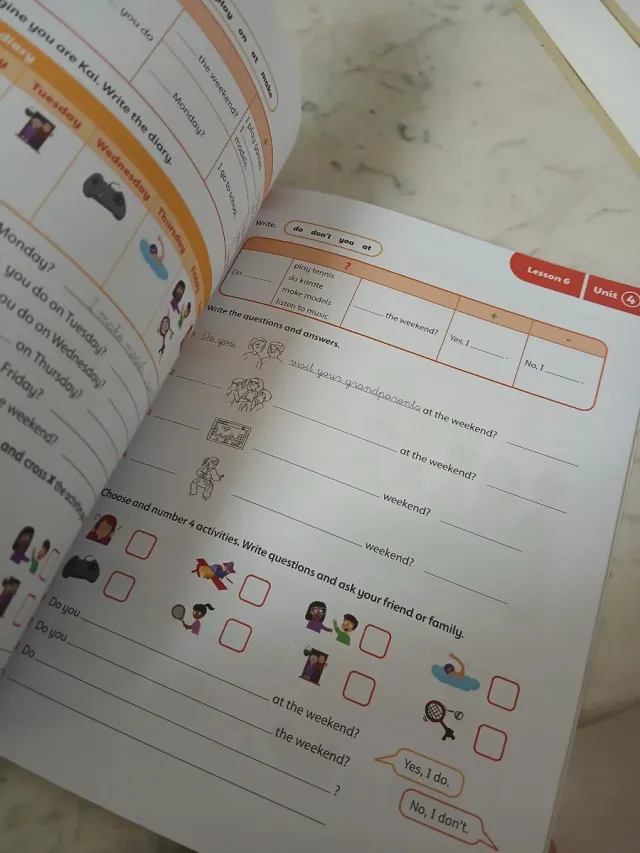 Regalo gratis activity book 3