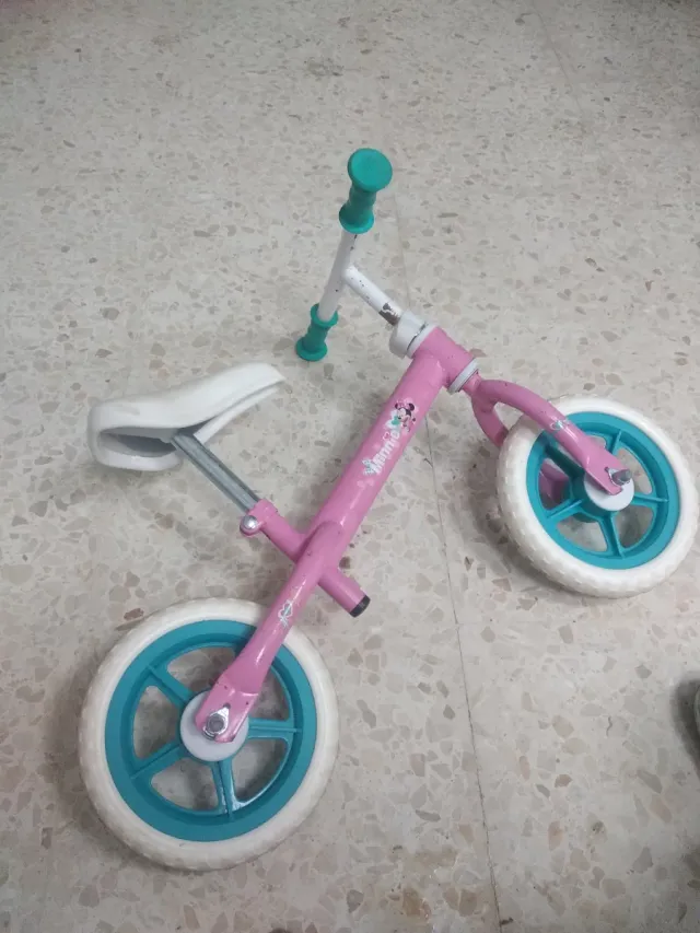 Bicicleta Minnie sin pedales rosa
