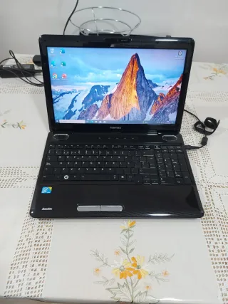 Portátil Toshiba Satellite Core 2Duo. Modelo L505.