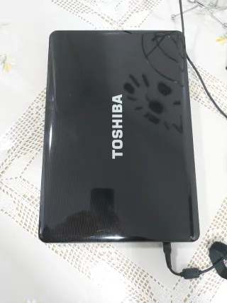 Portátil Toshiba Satellite Core 2Duo. Modelo L505.