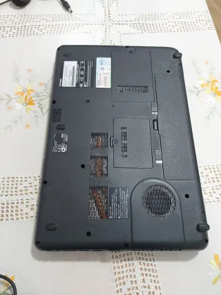 Portátil Toshiba Satellite Core 2Duo. Modelo L505.