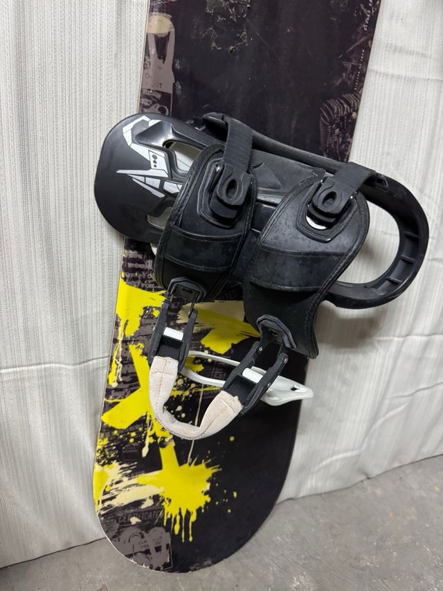 Tabla y fijaciones de snowboard