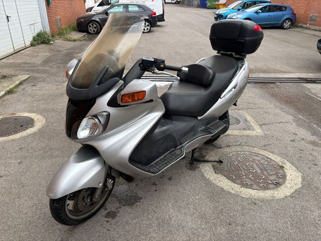 Suzuki Burgman 650 Plata