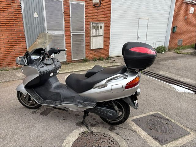 Suzuki Burgman 650 Plata