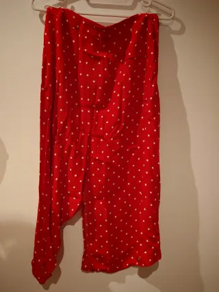 Falda roja lunares blancos
