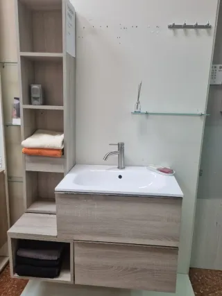 Mueble de baño con lavabo y almacenaje