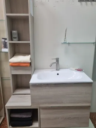 Mueble de baño con lavabo y almacenaje