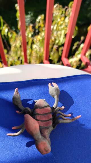 Piccole statuette in argilla fatte a mano