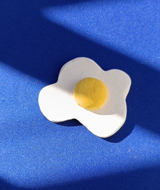 Piccole statuette in argilla fatte a mano