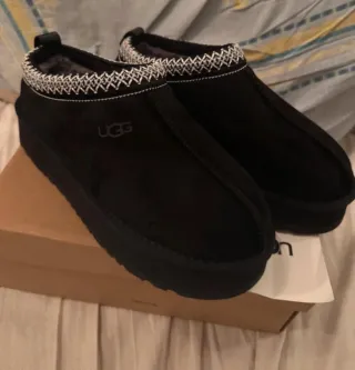 UGG Taz Negras