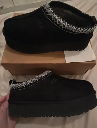 UGG Taz Negras