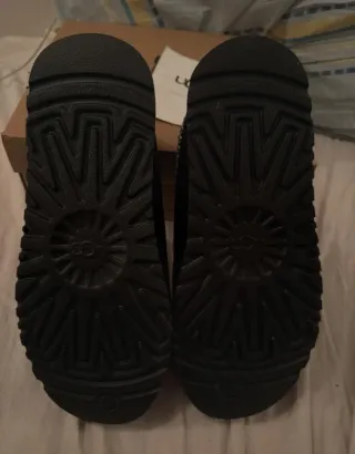 UGG Taz Negras