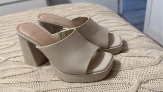 Sandalias tacón Catwalk beige dos puestas