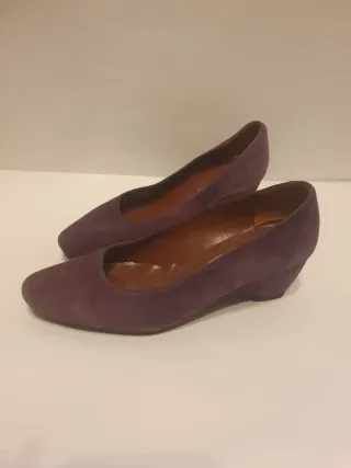 Zapatos de ante morados tipo cuña