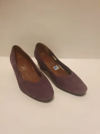 Zapatos de ante morados tipo cuña