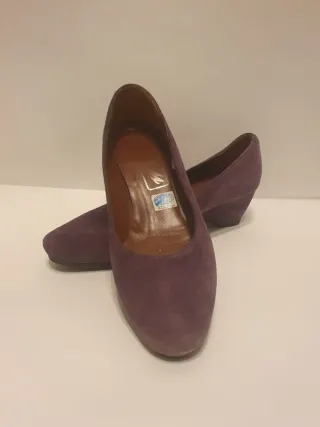 Zapatos de ante morados tipo cuña