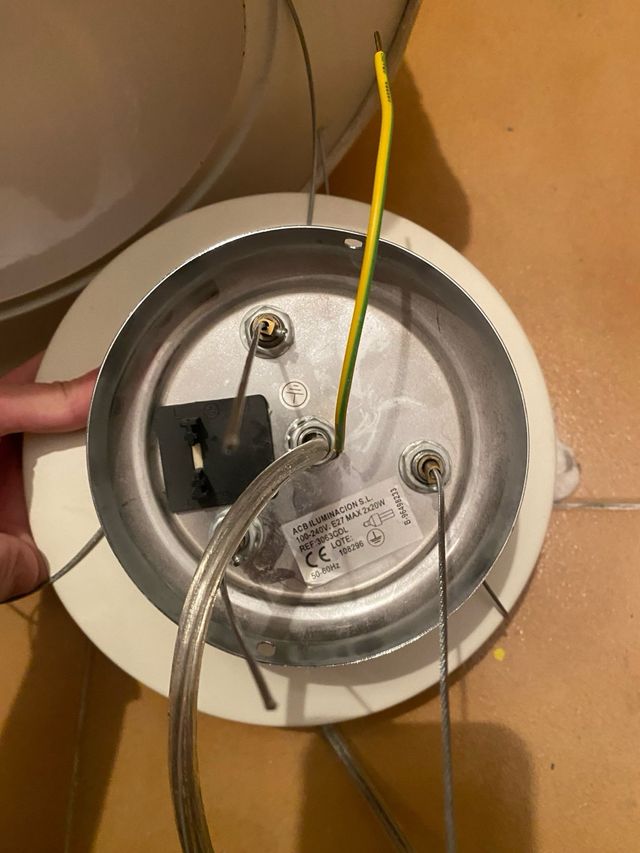 Lámpara de techo tejida