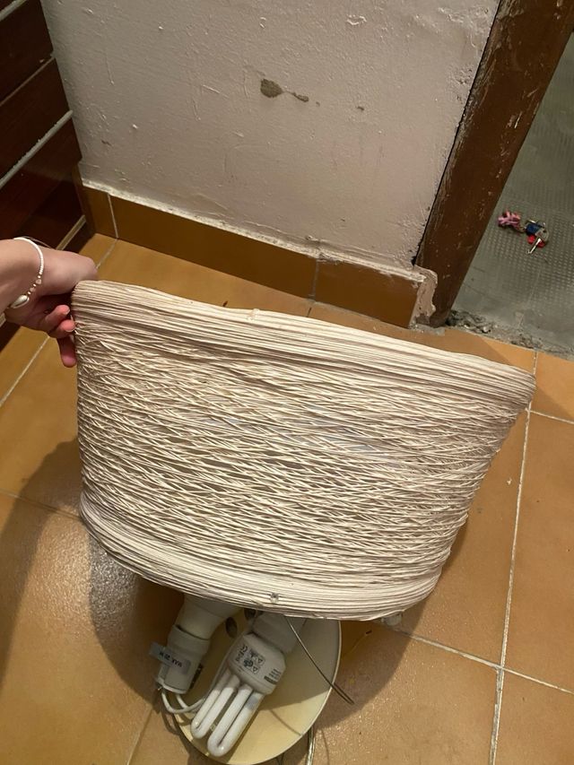 Lámpara de techo tejida