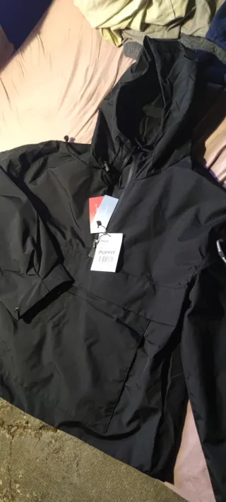 Chaqueta cortavientos chubasquero negra