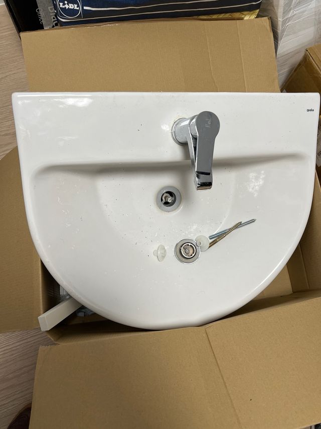 Lavabo Gala con semipie. No incluye grifo