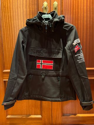 Abrigo Geographical Norway Negro