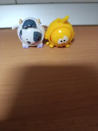 Figuras de vaca y pollito